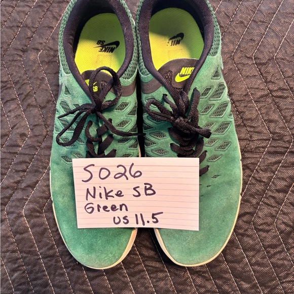 Nike Free SB Men's Green and Black Sneakers - Picture 9 of 9